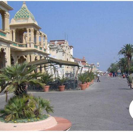 Historical Apartments By Seaside Viareggio Eksteriør billede