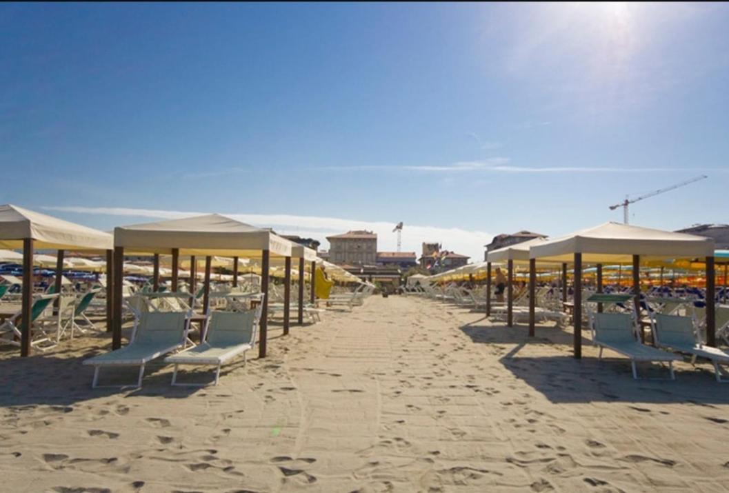 Historical Apartments By Seaside Viareggio Eksteriør billede